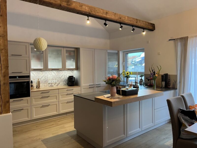 Modere Küche in U Form. Küchenreferenzen von xanocs