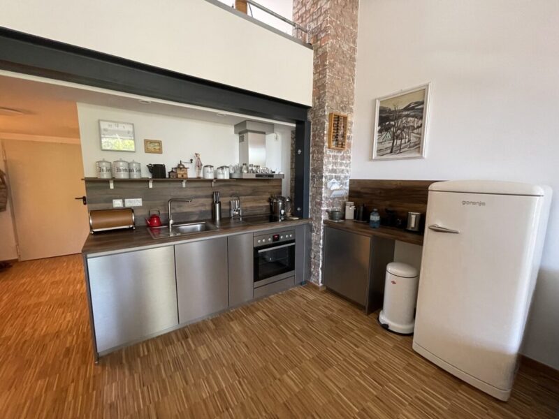 Kücheninspiration - moderne, kleine Küche in L Form