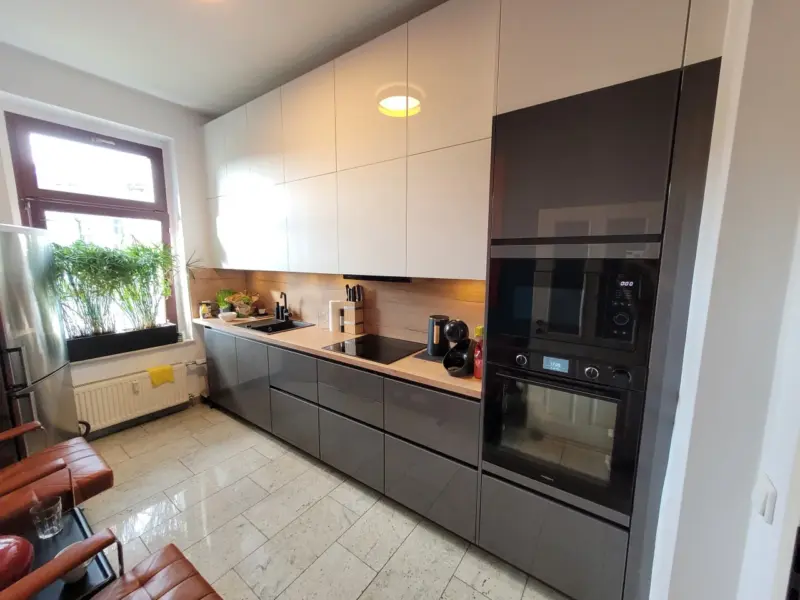 Kleine Küche – großes Stauraumwunder